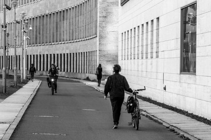 pedestrian-7164080_640