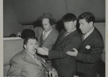Foto: Die drei (vier) Handlanger im Jahr 1947 mit Larry Fine, Moe Howard, Shemp Howard, darunter Curly Howard (linkes Bild als Passagier) mit langen Haaren nach seinem Schlaganfall, dieses Foto wurde aufgenommen, bevor sie?
 [Alte Nutzer. Innen Bilder und Fotos]