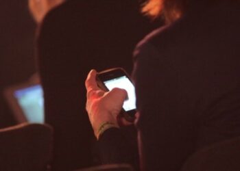 Frauen sind mit Blick auf die digitale Zukunft bei ihrer beruflichen Tätigkeit gegenüber Männern deutlich im Nachteil.