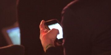 Frauen sind mit Blick auf die digitale Zukunft bei ihrer beruflichen Tätigkeit gegenüber Männern deutlich im Nachteil.