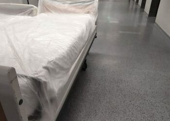 Im Rückblick zeigt sich, wie schwer Corona unter alten Menschen gewütet hat.