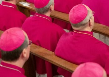 Die katholische Kirche in Deutschland steckt mitten in einem Erneuerungsprozess – doch der Vatikan sieht die Reformen kritisch.