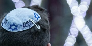 Die Zahl der judenfeindlichen Gewalttaten im vergangenen Jahr ist im Vergleich zu 2021 gestiegen.