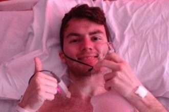 frau-im-septuagenar-bei-der-krebs-im-endstadium-diagnostiziert-wurde-schmeisst-eine-party-da-sie-beerdigungen-hasst-2